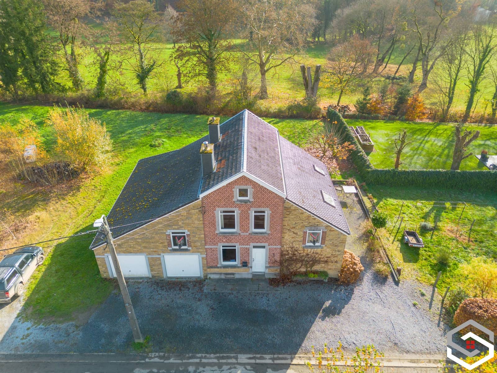 SUPERBE MAISON 4F - 6 CHAMBRES - JARDIN - 2 GARAGES - PEB D — photo 2