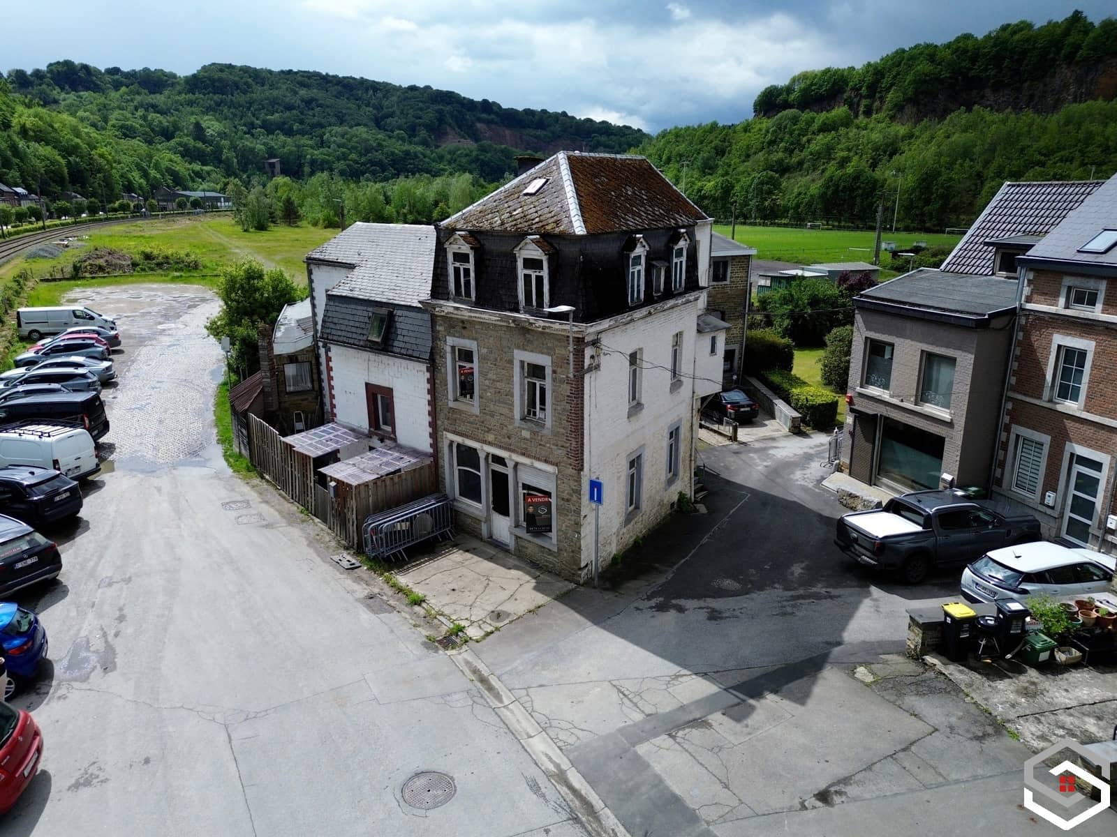 MAISON À GROS POTENTIEL - POSS. 4 CHAMBRES - IDÉAL INVEST — photo 2