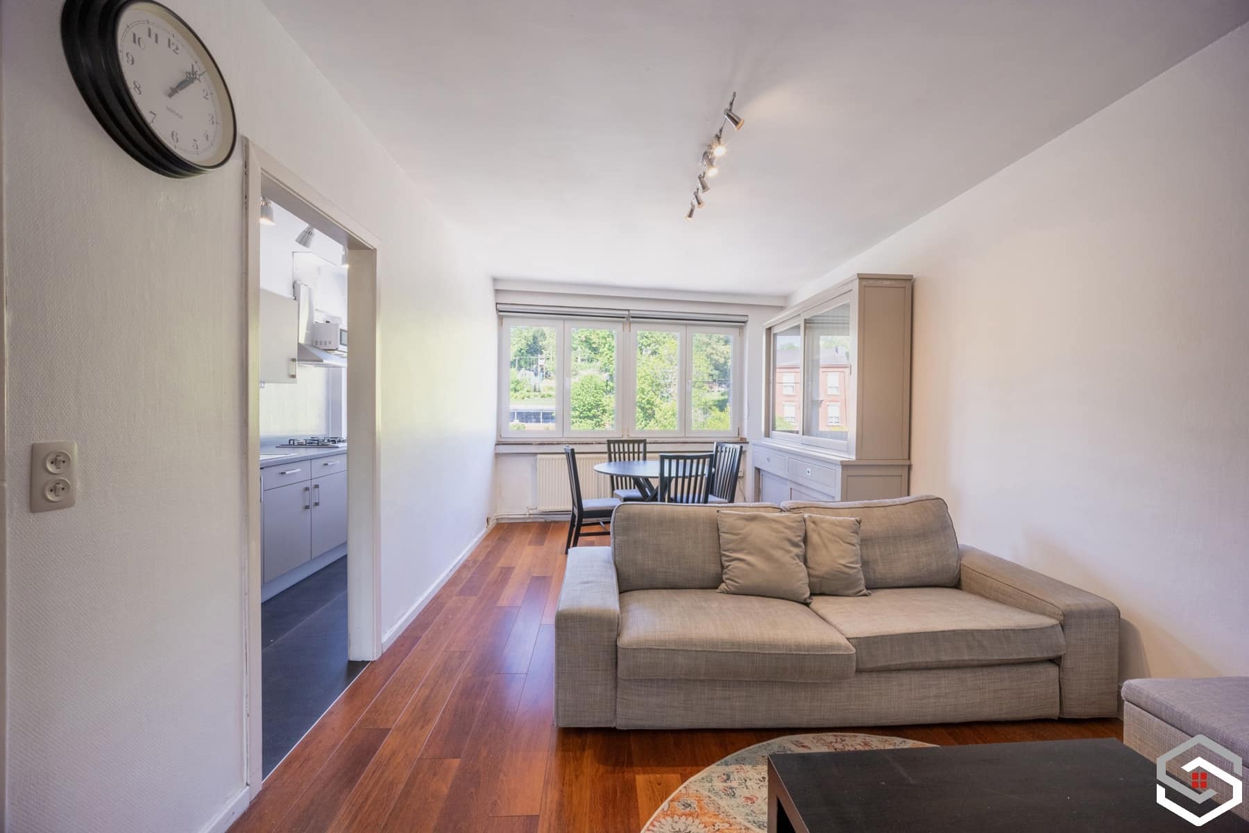 SUBLIME APPARTEMENT 1 CH - BON ETAT - ELEC OK - PEB D - CAVE